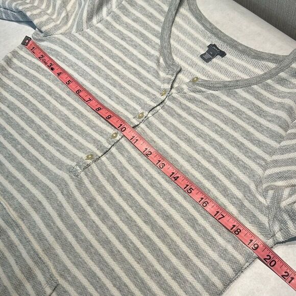 aerie Knit Henley Top Shirt Pullover Gray White Stripe Sz L Long Sleeve Pocket - Picture 8 of 10